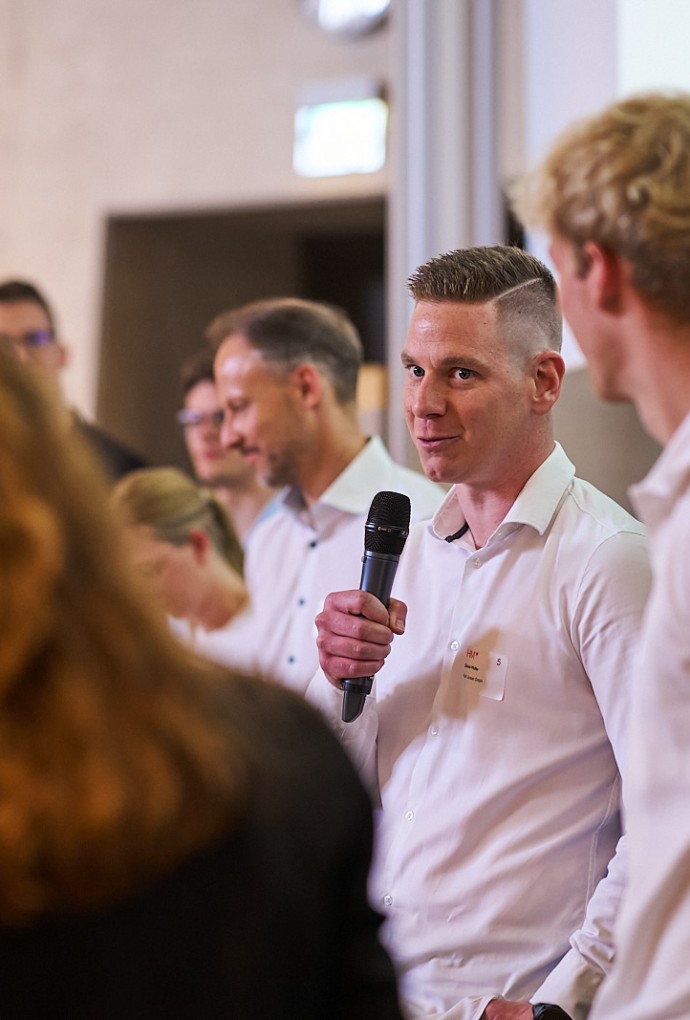 Dual Studierende der Energie- und Gebäudetechnik beim DualForum 
