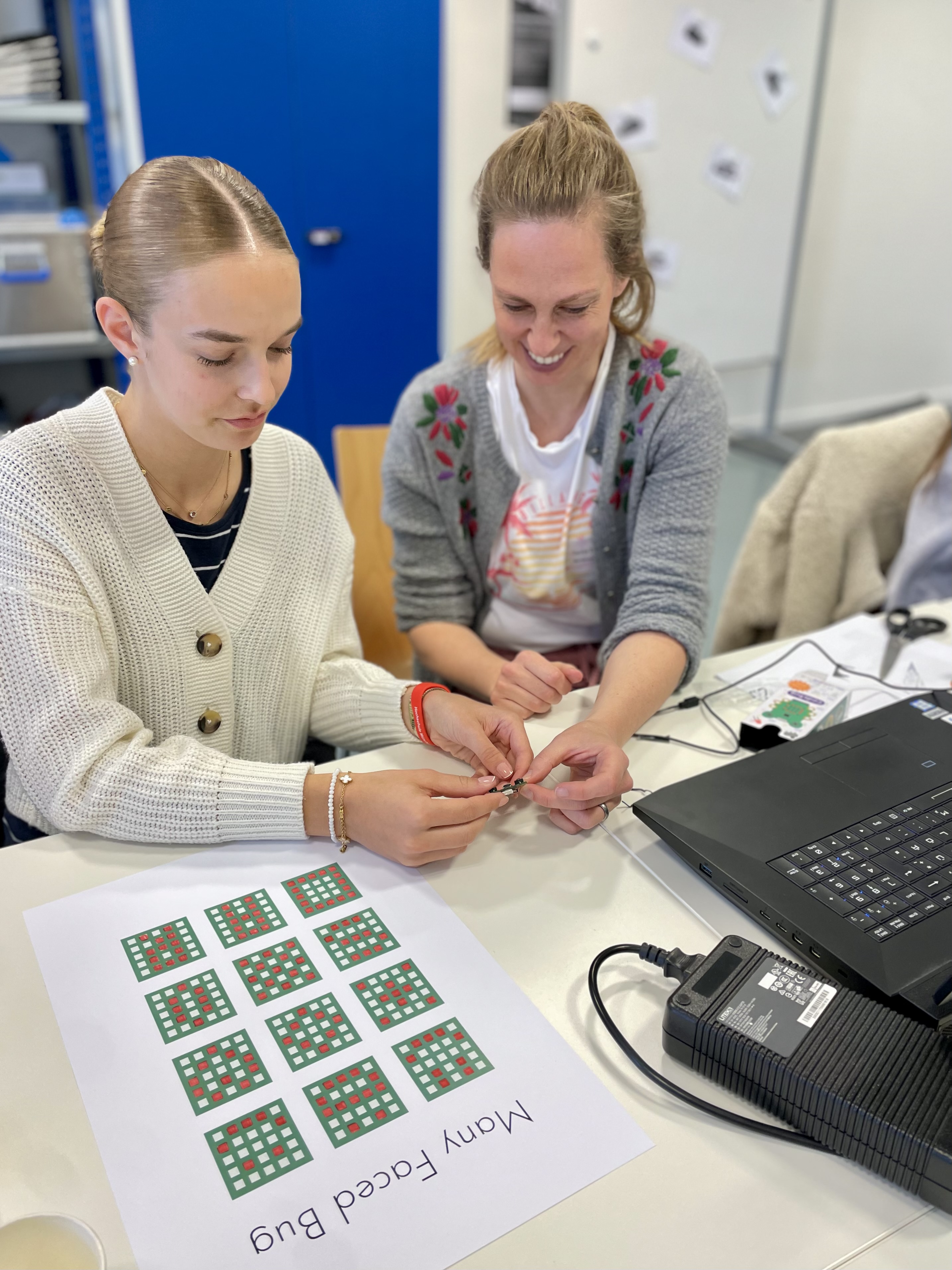 Prof. Dr. Carina Ziegler mit Girls'Day-Teilnehmerin