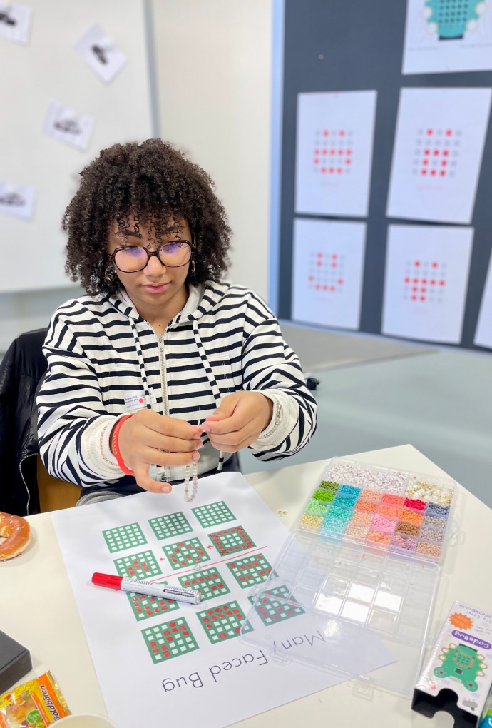 Girls'Day-Teilnehmerin beim Workshop 