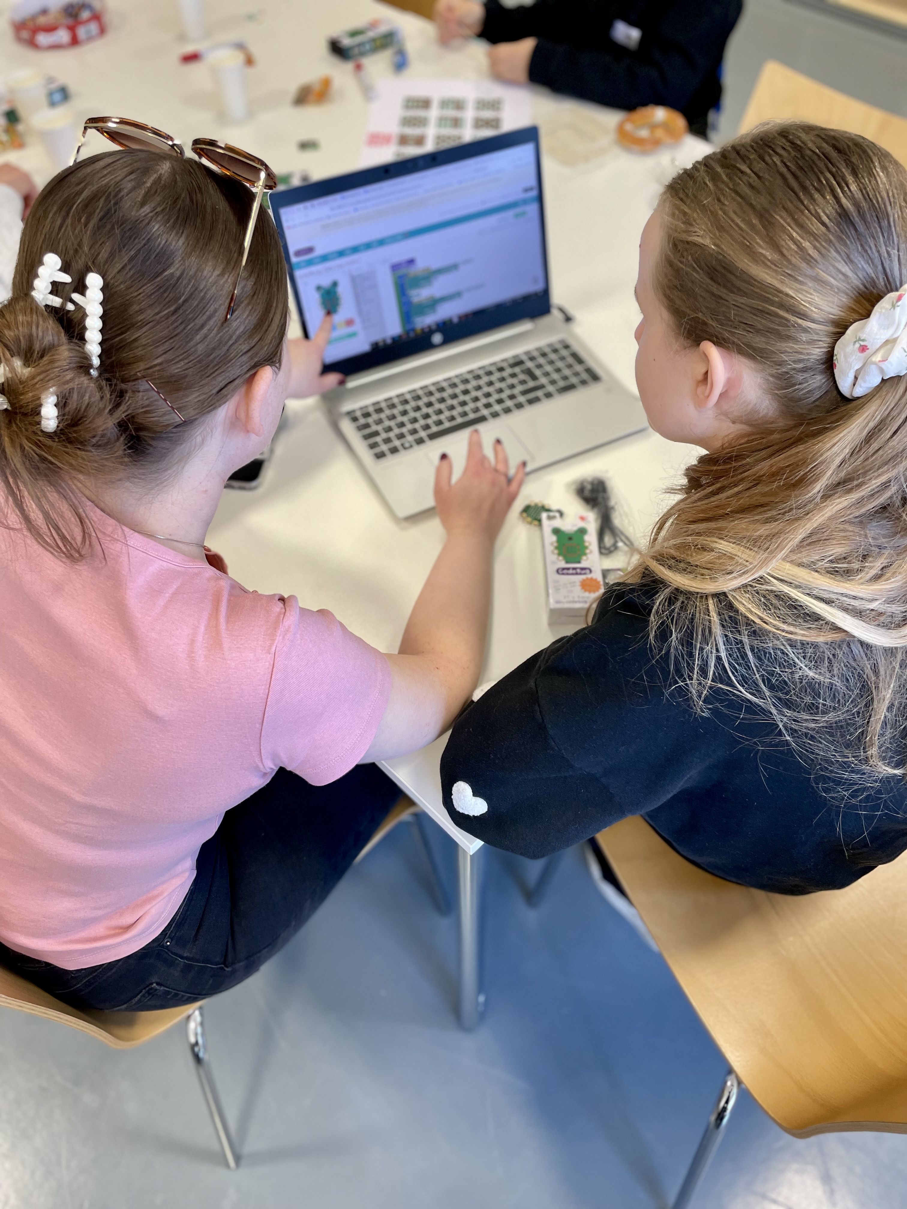 Girls'Day-Teilnehmerin und Studentin der Technischen Kommunikation beim Workshop 
