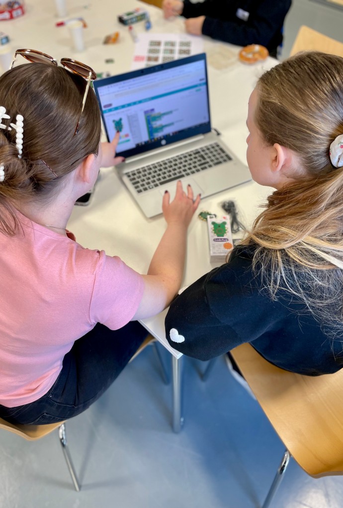Girls'Day-Teilnehmerin und Studentin der Technischen Kommunikation beim Workshop 