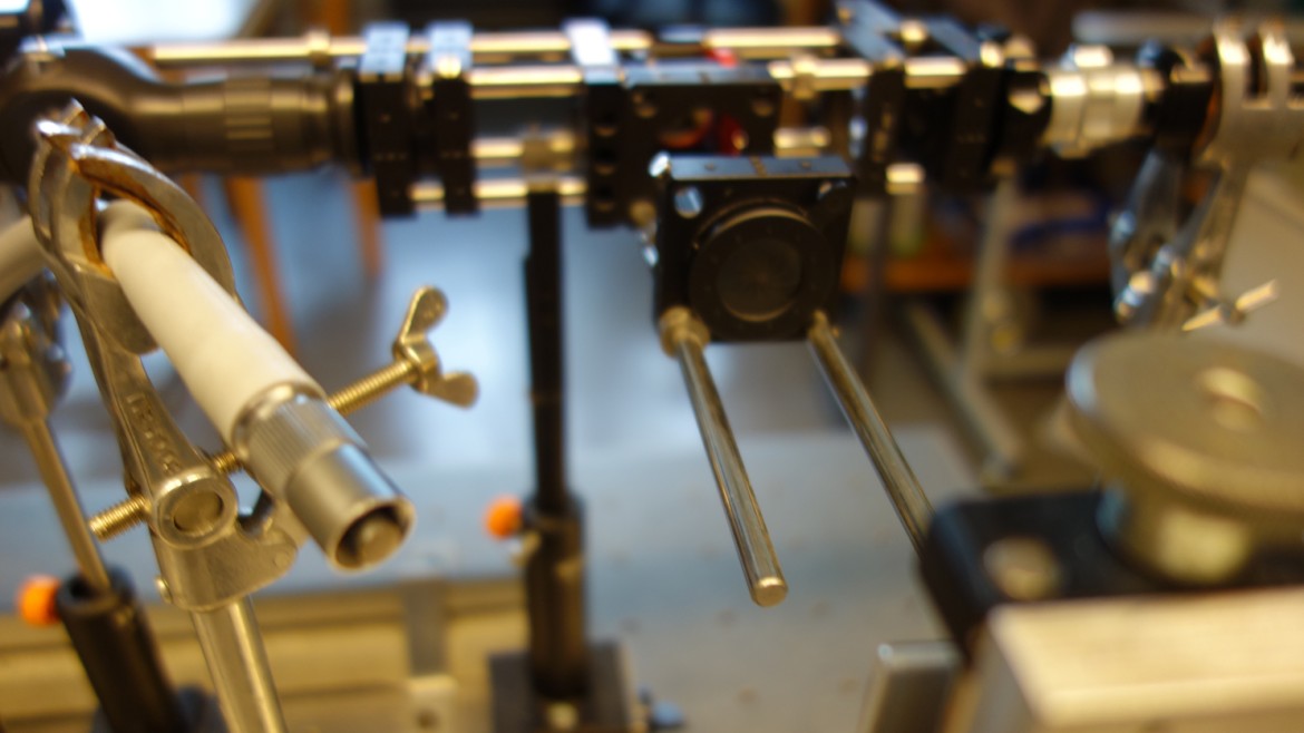 Versuchsaufbau im Labor Medizinische Optik, Optischer Tisch