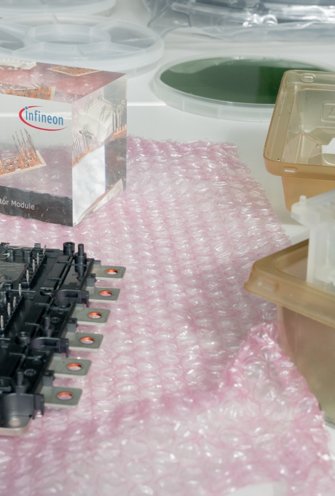 ausgestellte Proben, Wafer und Bauelemente am Semiconductor Day HM