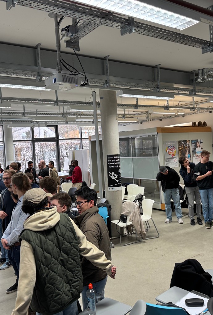 Studierende auf dem Semiconductor Day an der Hochschule München