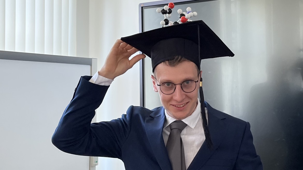Promotion_Richard_Ganser (Foto: privat) Nach_der_Promotion_Richard_Ganser_mit_Doktorhut