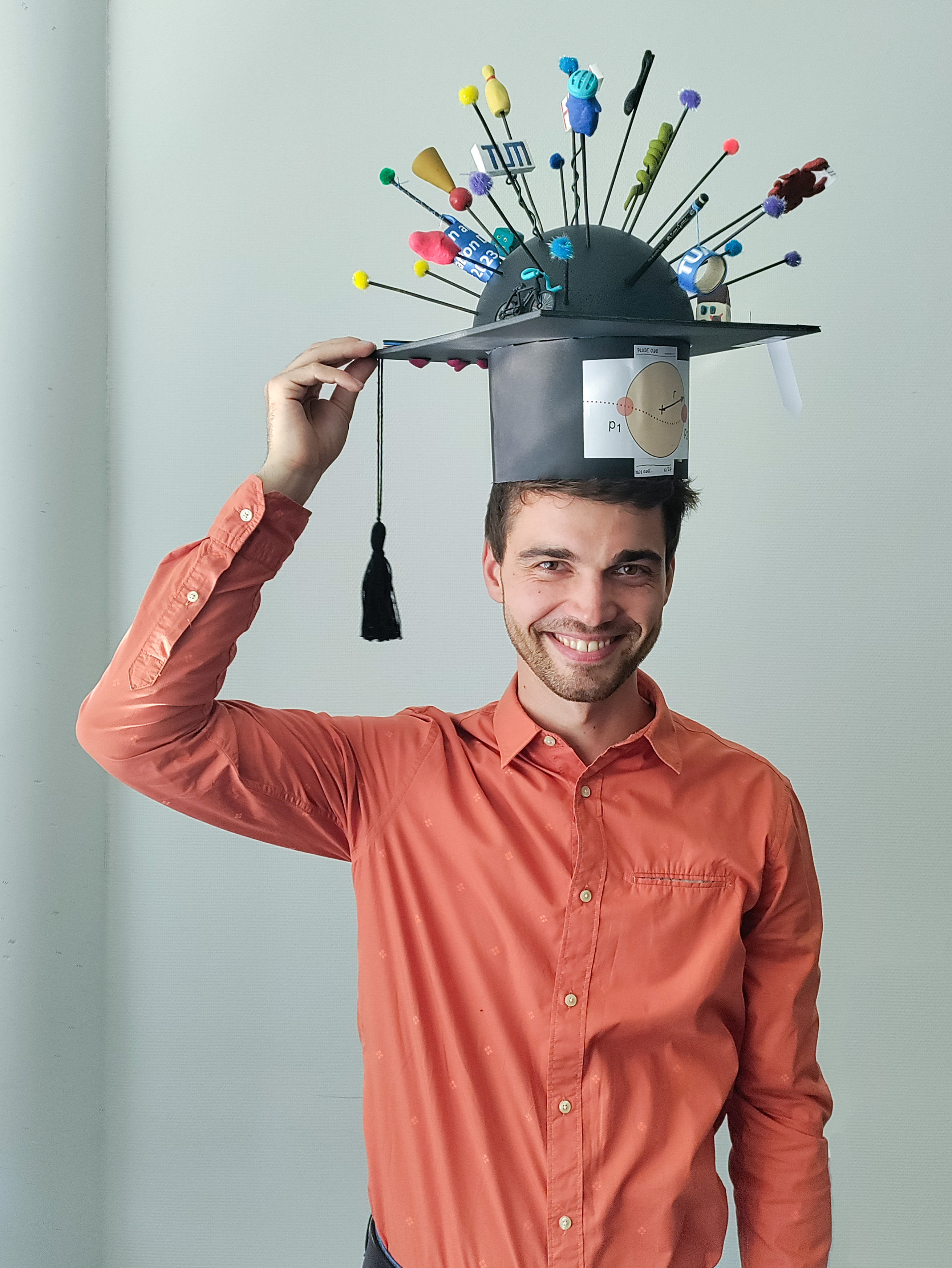 Dr. Simon Rahn mit Doktorhut