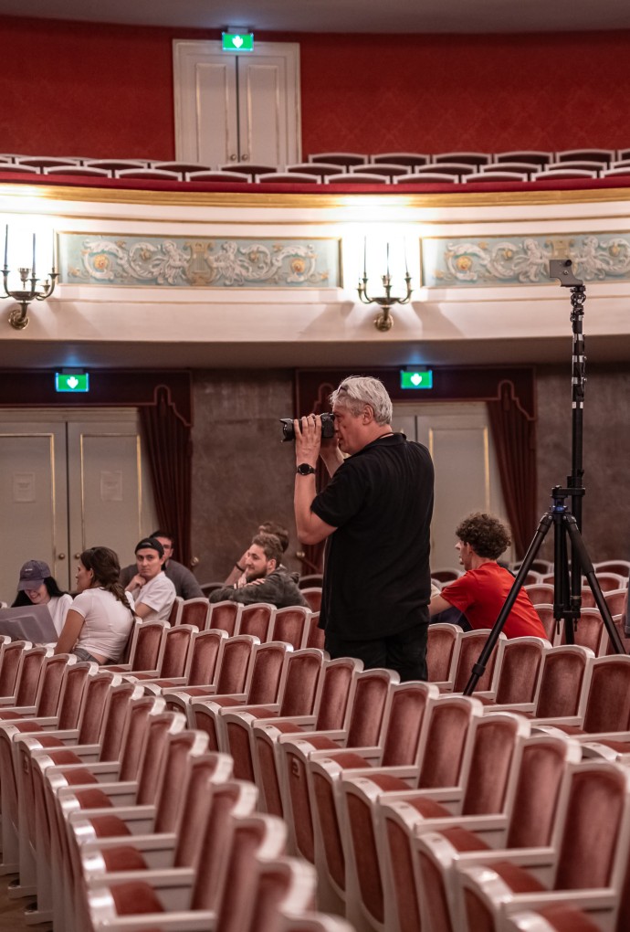 Personen im Theatersaal