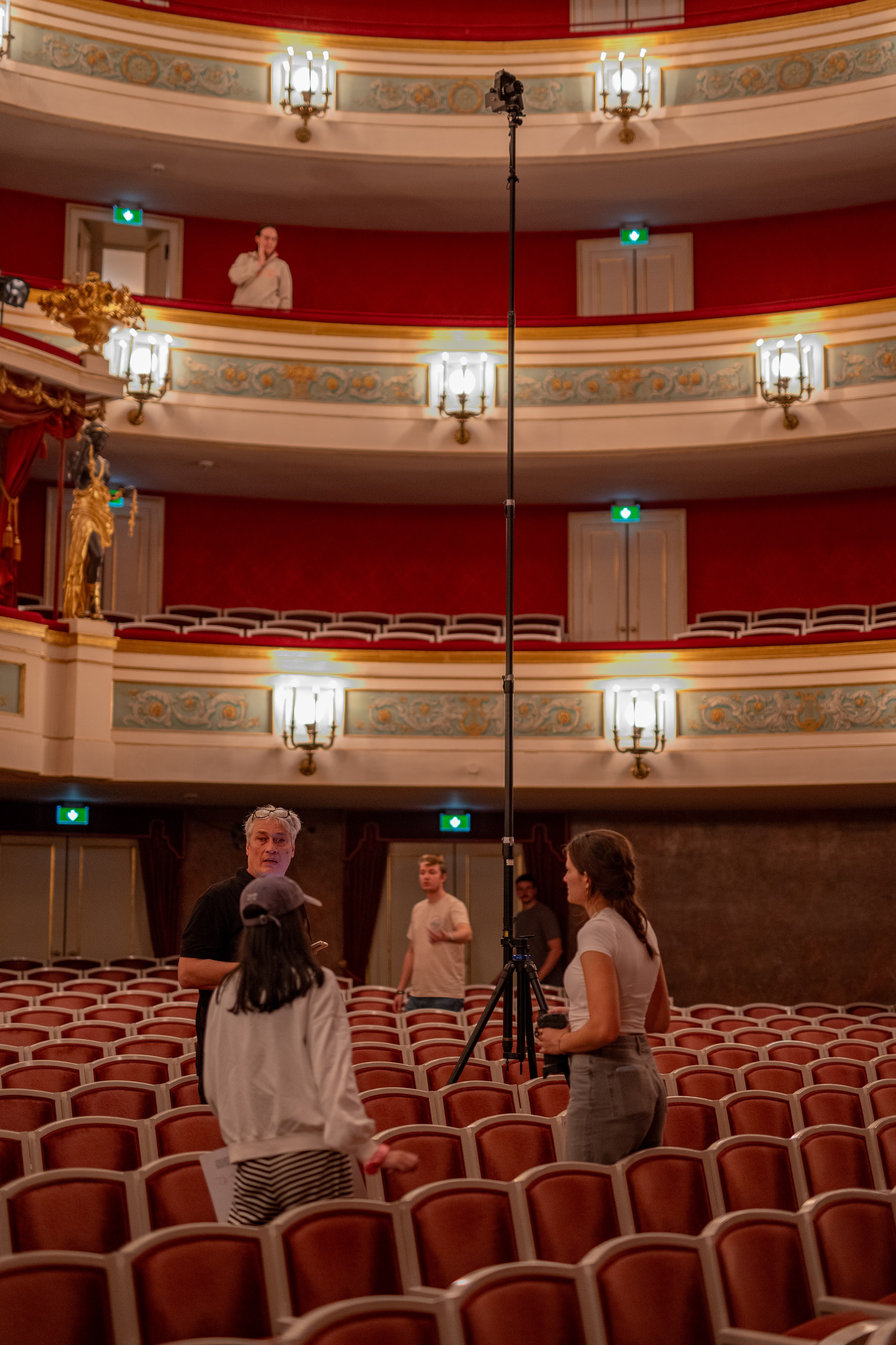 Stativ im Theatersaal