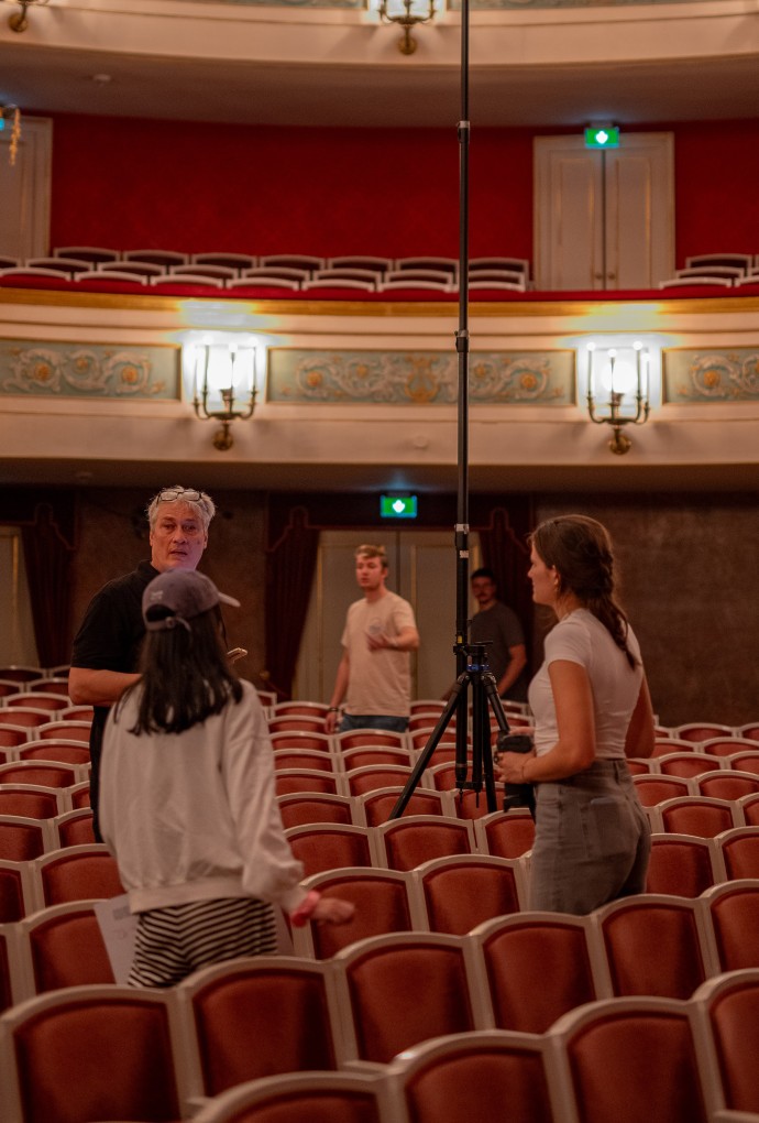 Stativ im Theatersaal