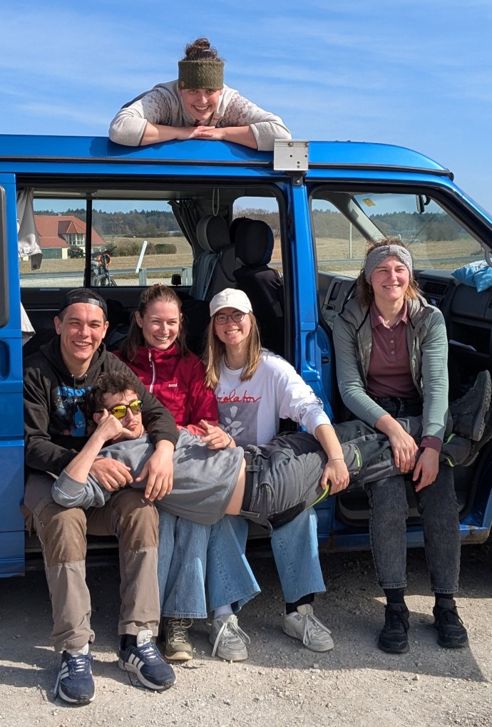 Bus mit Studierenden