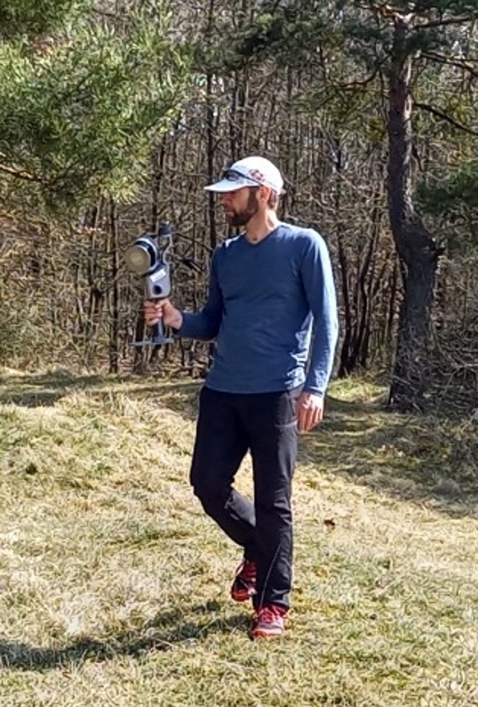 Person mit laserscanner