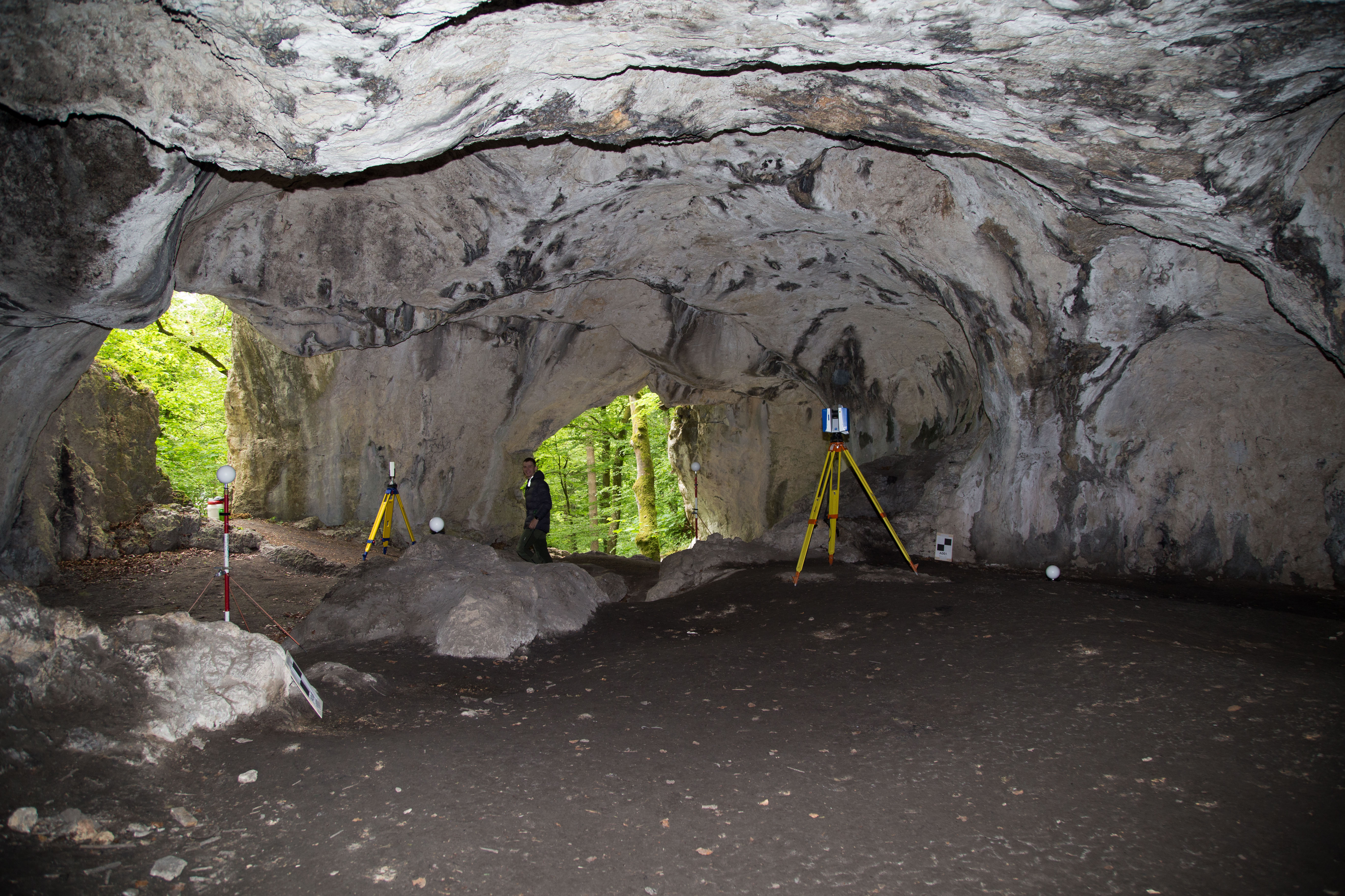 Höhle mit Scanner