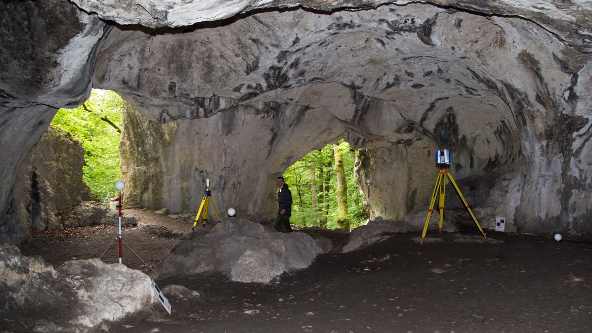 Höhle mit Scanner