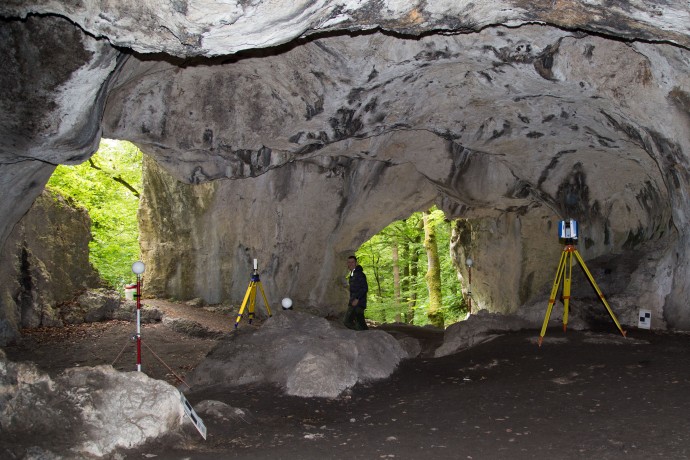 Höhle mit Scanner