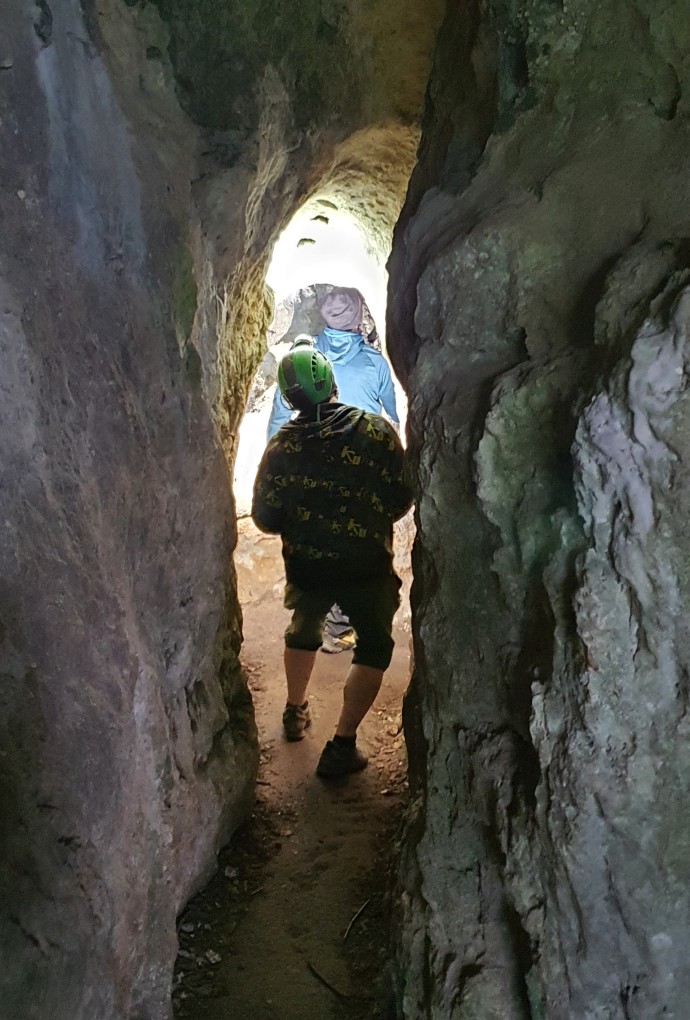 Person in Durchgang