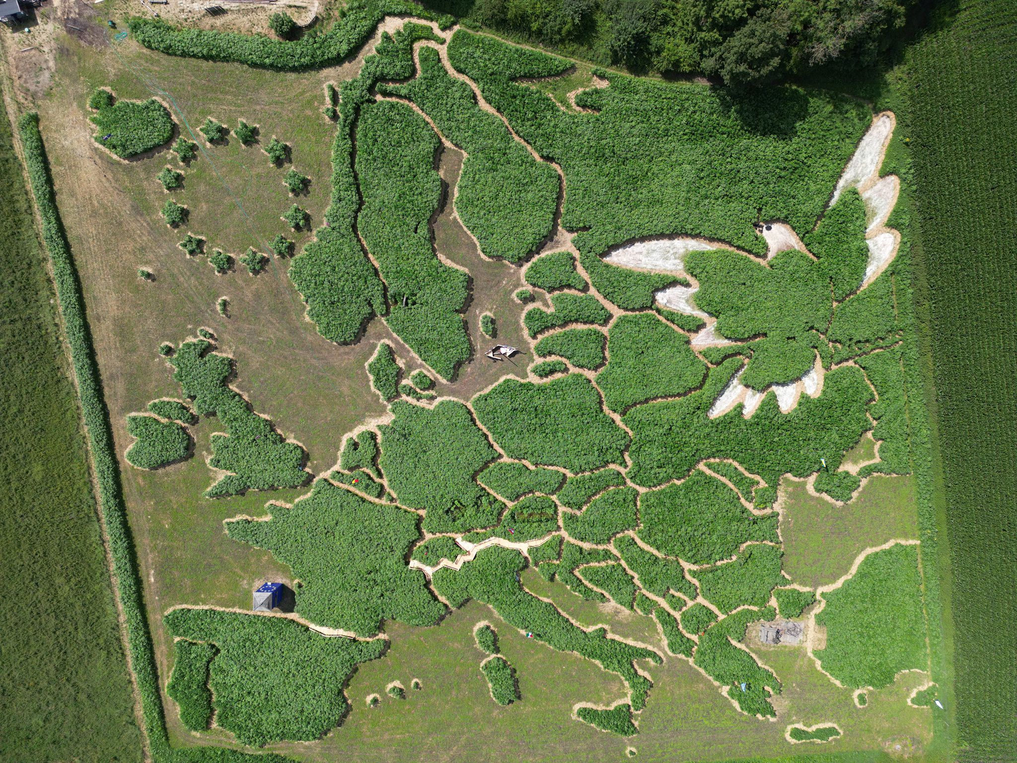 Und so sieht das Labyrinth kurz vor der Eröffnung aus.