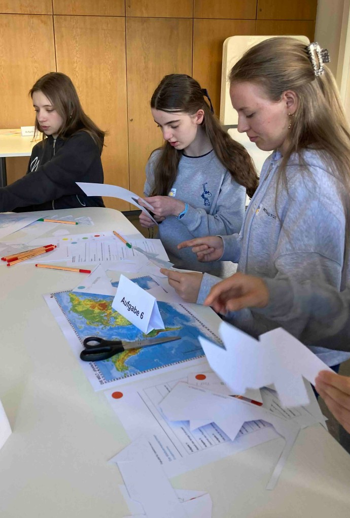 Girls' Day: Kreatives Arbeiten mit Erdmodellen und MatLab.