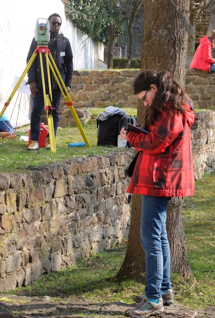 Vermessung im Museumsgarten