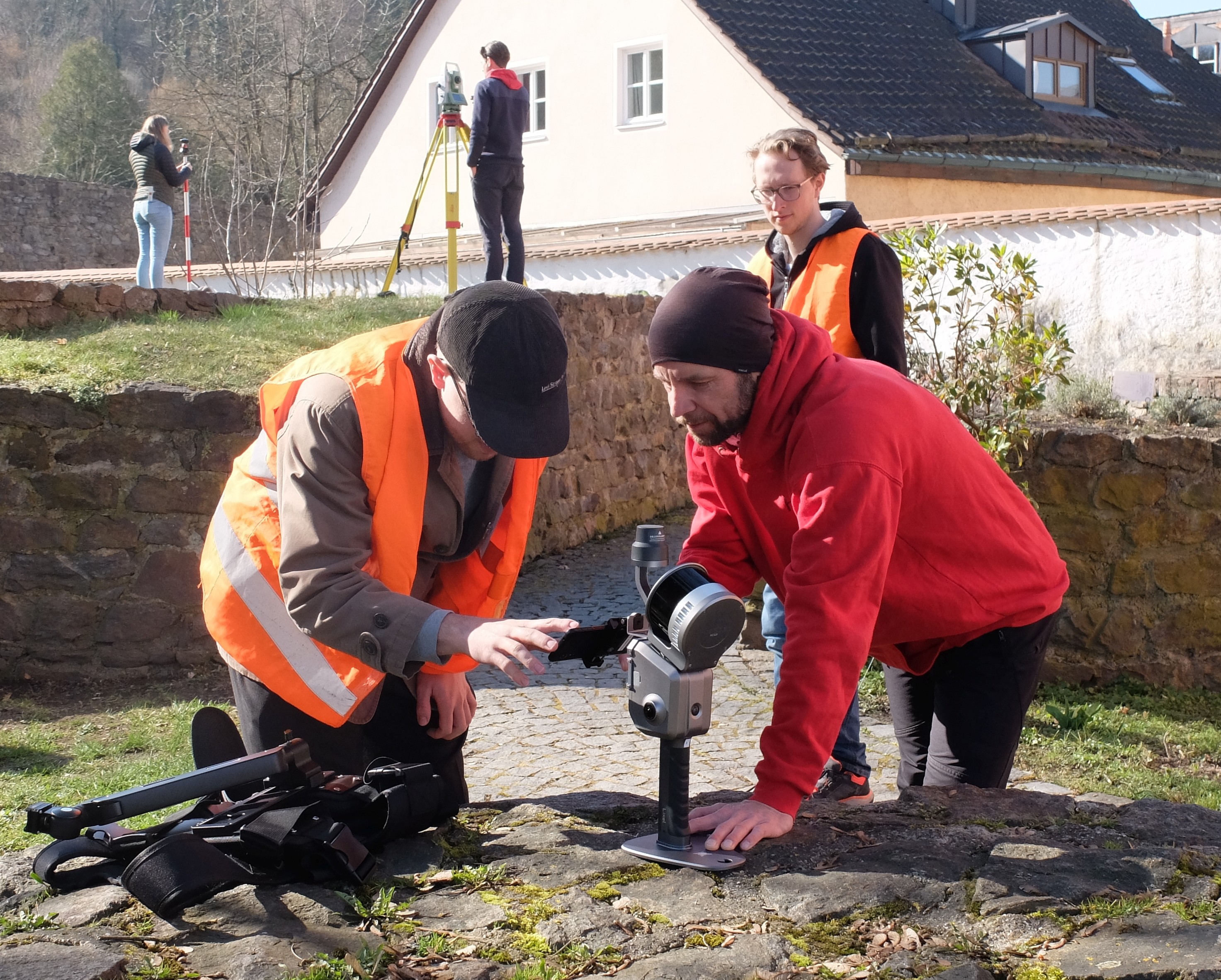 Personen mit Scanner