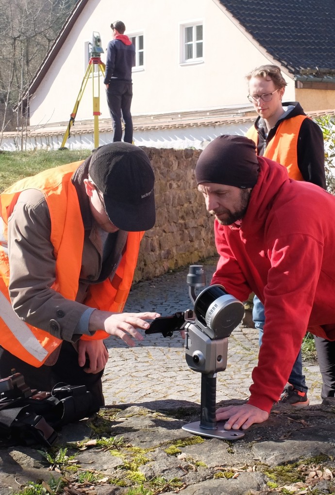 Personen mit Scanner