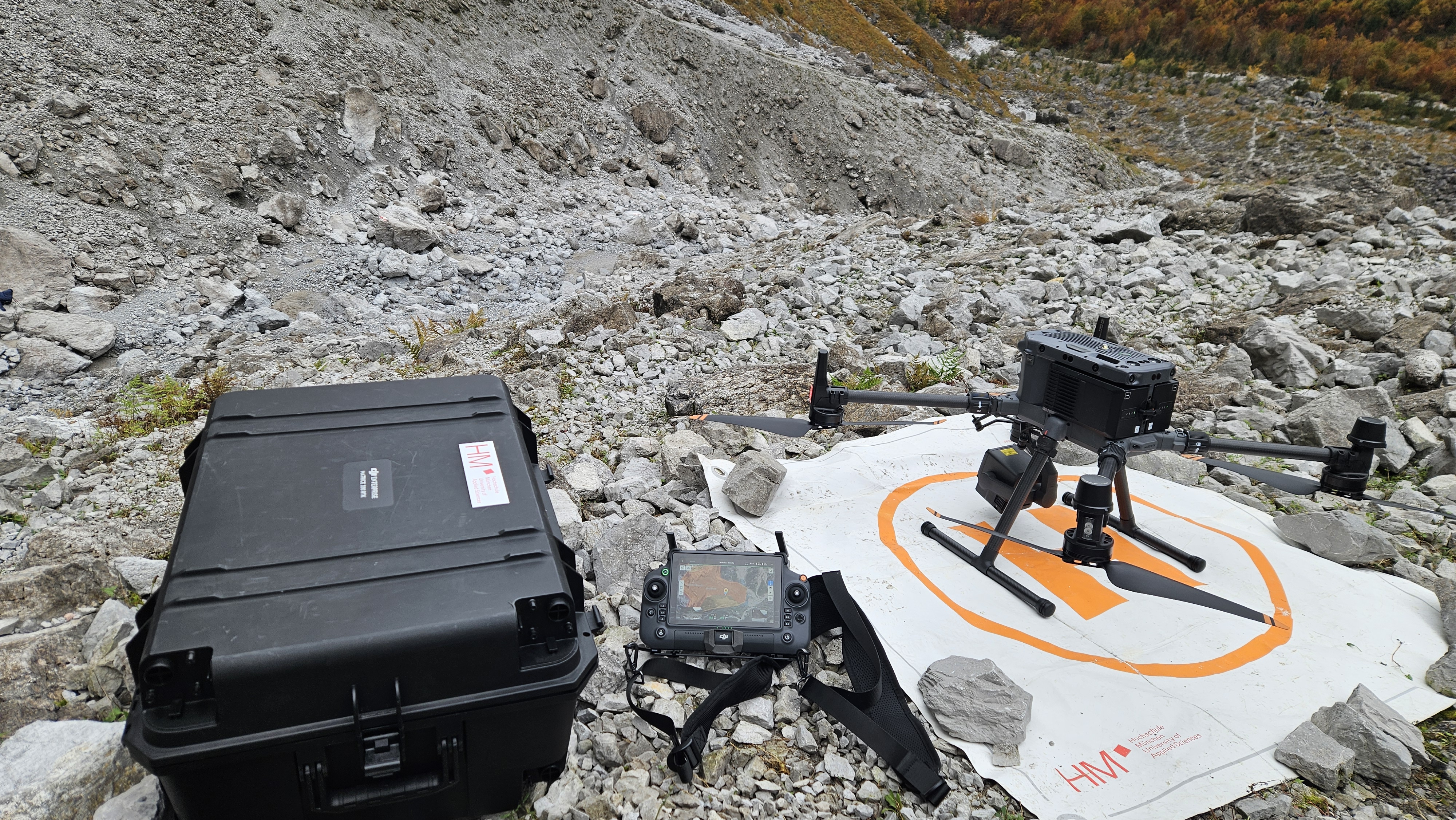 Drohnenaufnahmen im Nationalpark mit Sondergenehmigung (Foto: Jörg Heblinski) Drohne im Gelände