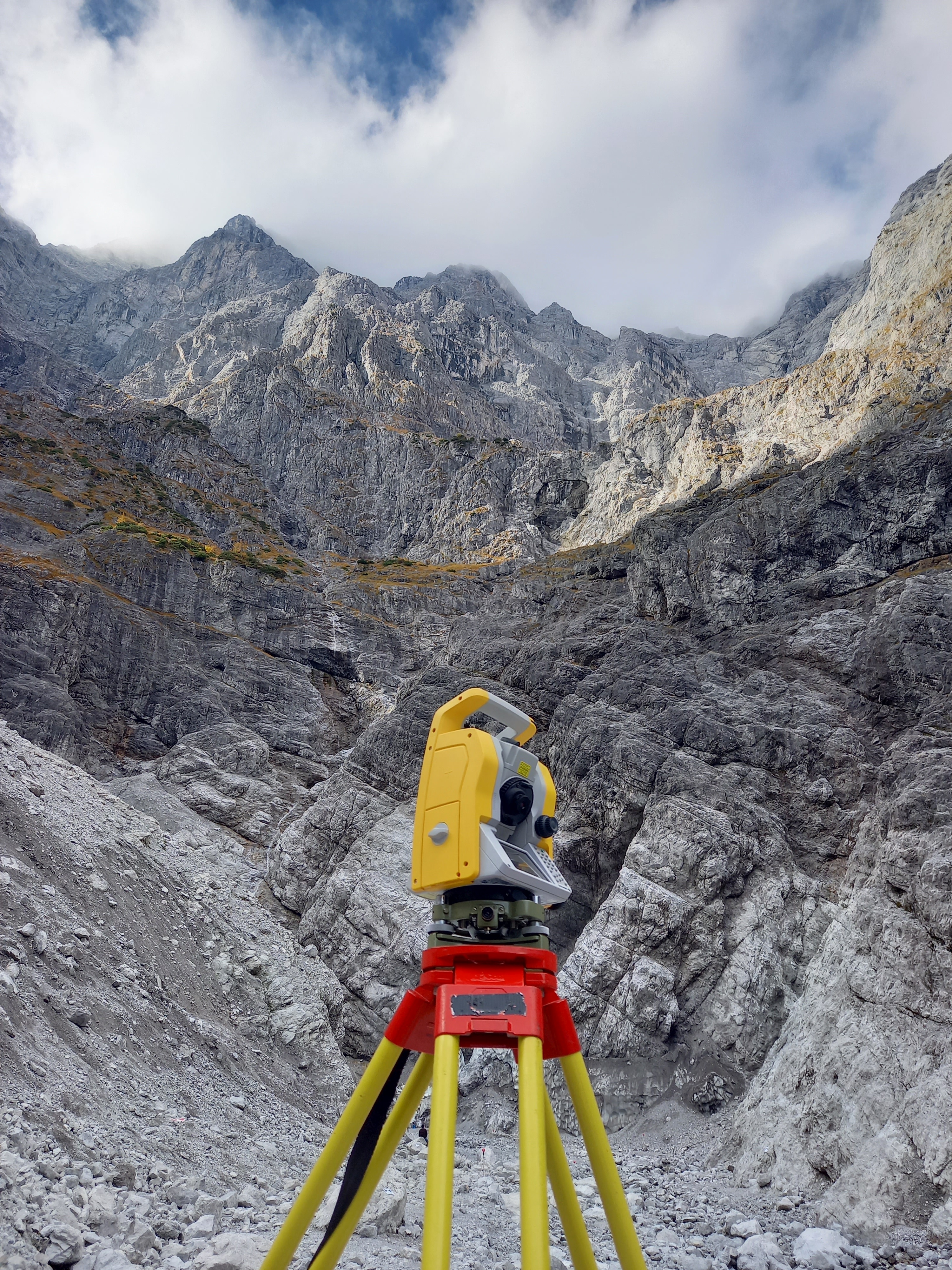 Einmessung von Referenzpunkten mit Tachymeter (Foto: Jens Czaja) Laserscanner
