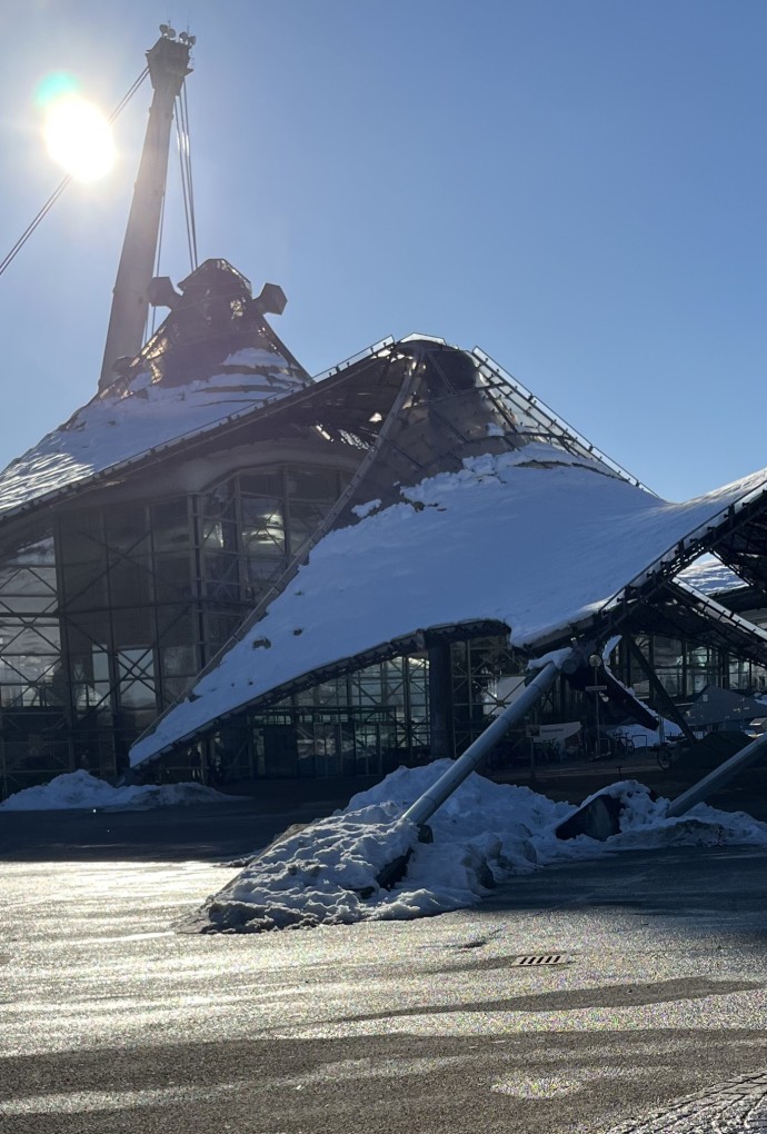 Foto: Olympiahalle mit Schnee