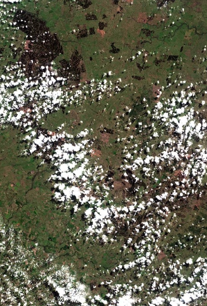 Satellitenbild mit Wolken und Kartenrahmen