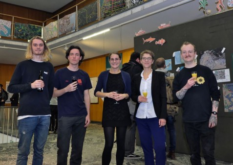 Das Ausstellungsteam (von links nach rechts): Max Mauerberger, Michael Söhl, Lisa Riefer, Prof. Dr. Sabine Kirschenbauer und Marko Blanke. (Foto: A. Bongiorno)