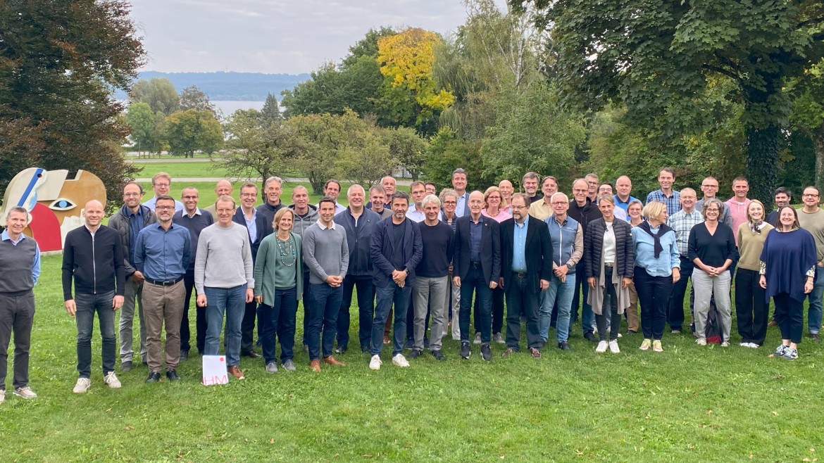 Klausurtagung Professor:innen WING im Tagungszentrum Riederau (Foto: Doris Konrad/Tagungszentrum Riederau) Gruppenbild - Klausurtagung Professor:innen WING im Tagungszentrum Riederau
