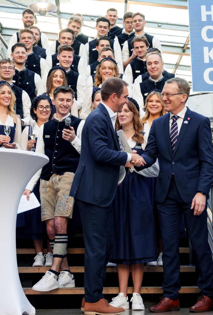 Weltmeisterkapitän Philipp Lahm, Dekan Hermann Englberger und das HOKO-Projektteam eröffnen die HOKO 2025 