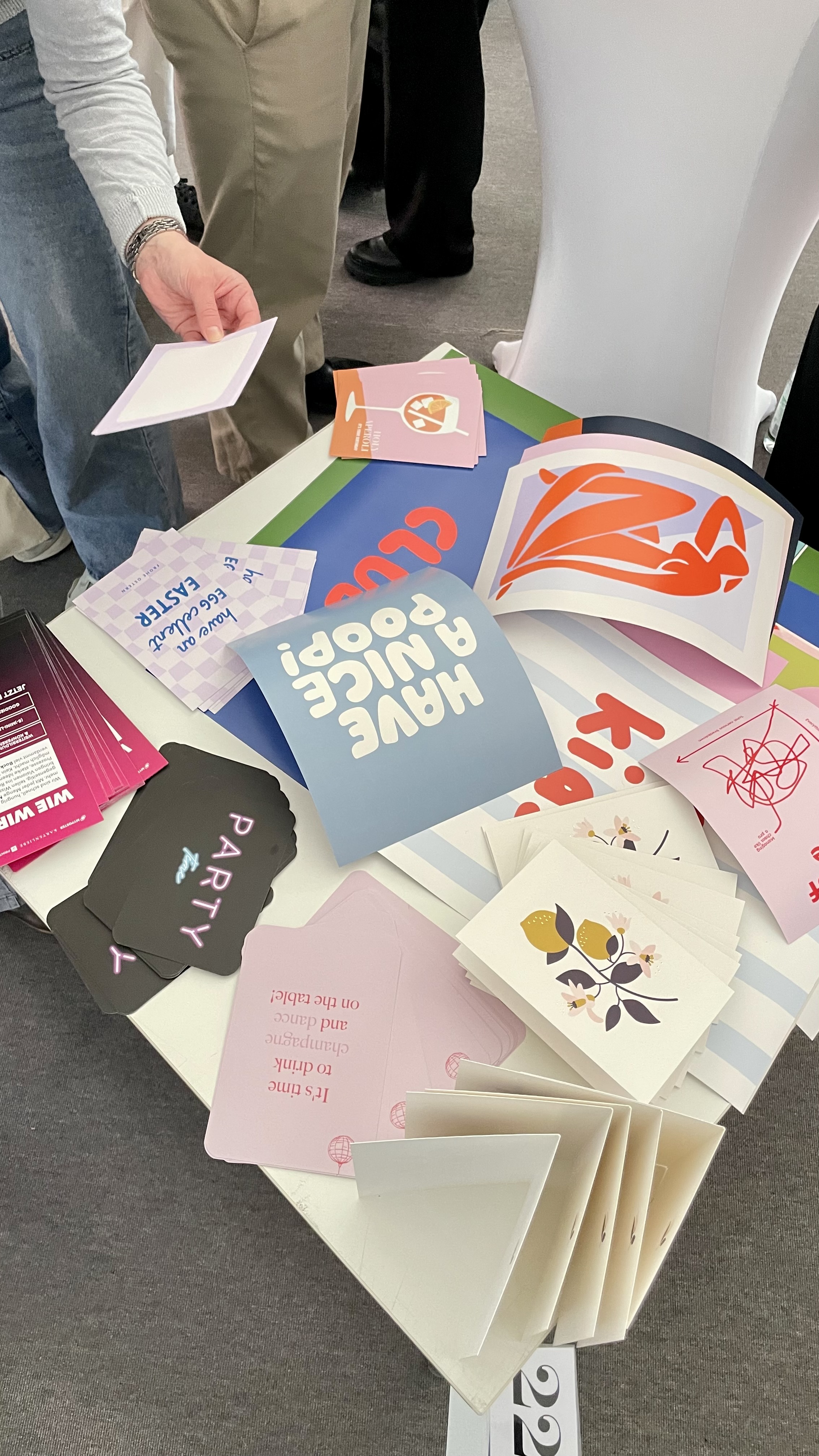 Studierende und Unternehmensvertreter auf der Karrieremesse 