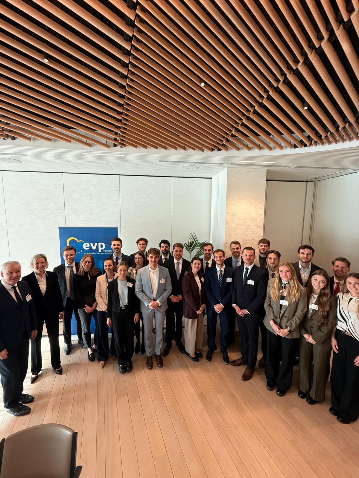 Studierende der Masterstudienrichtung Applied Business Innovation zu Besuch im EU Parlament
