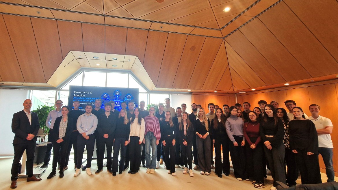 Prof. Dr. Philipp Gann und die Studierenden der Masterstudienrichtung Finance & Accounting sowie des Bachelorschwerpunkts Bank-, Finanz- und Risikomanagement.