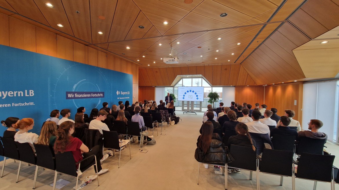 Volker Karioth bei seinem Vortrag zum Thema „Rating und Investor Relations“.