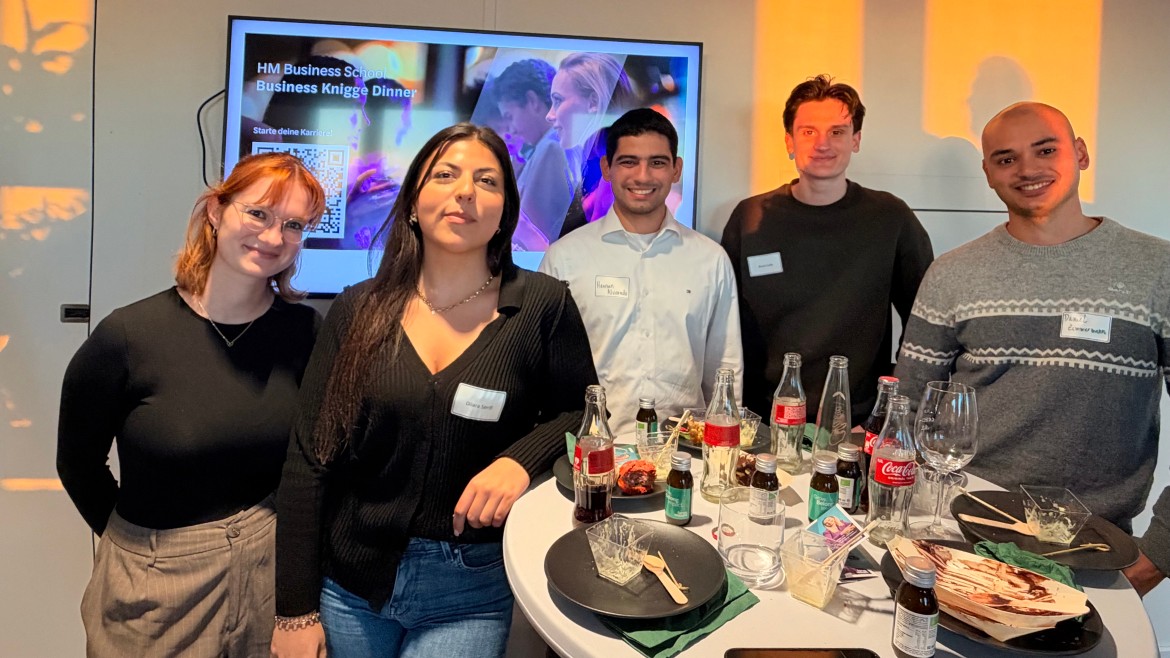 Studierende beim Business Knigge Dinner 