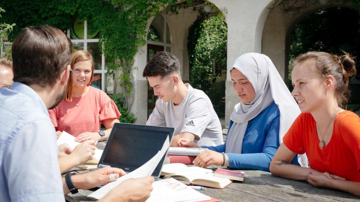 Symbolbild Fakultät 11 angewandte Sozialwissenschaften der Hochschule München