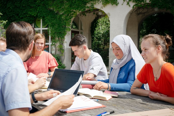 Symbolbild Fakultät 11 angewandte Sozialwissenschaften der Hochschule München