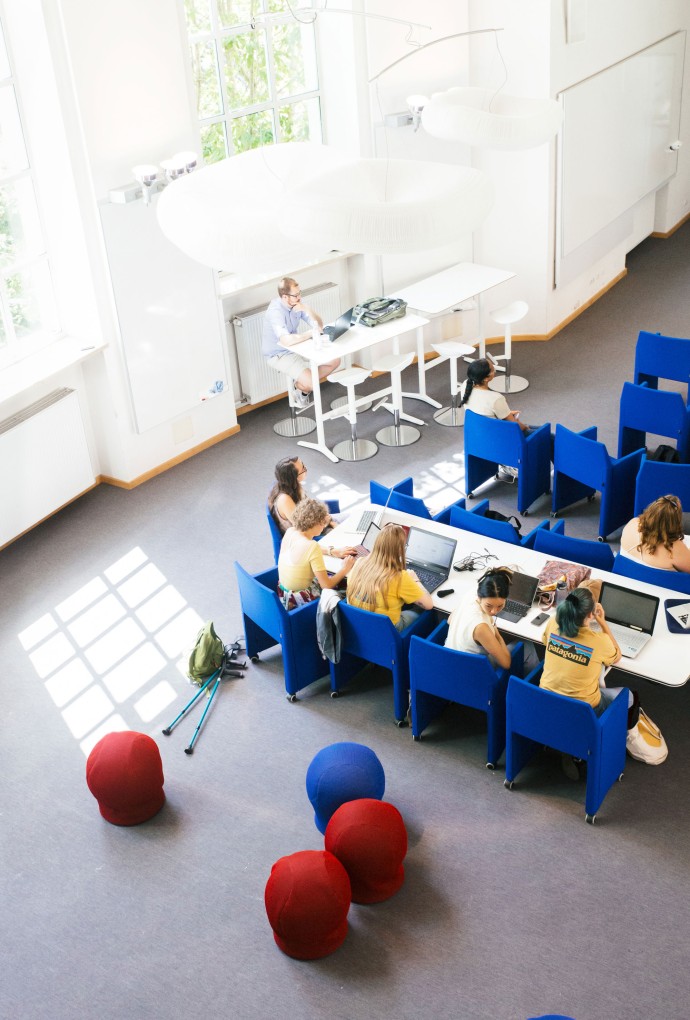 Symbolbild Fakultät 11 angewandte Sozialwissenschaften der Hochschule München