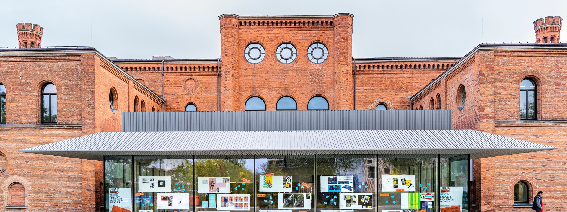 Bild zeigt das Gebäude der Fakultät für Design