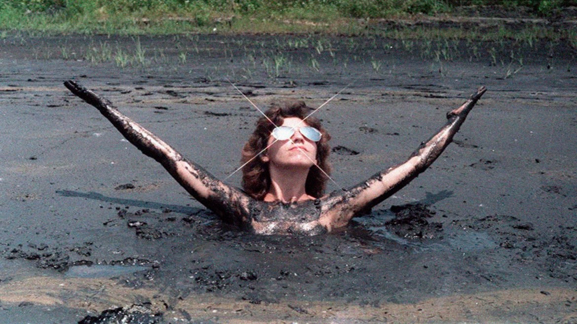 Bild zeigt Lotte Reinmann im Schlam