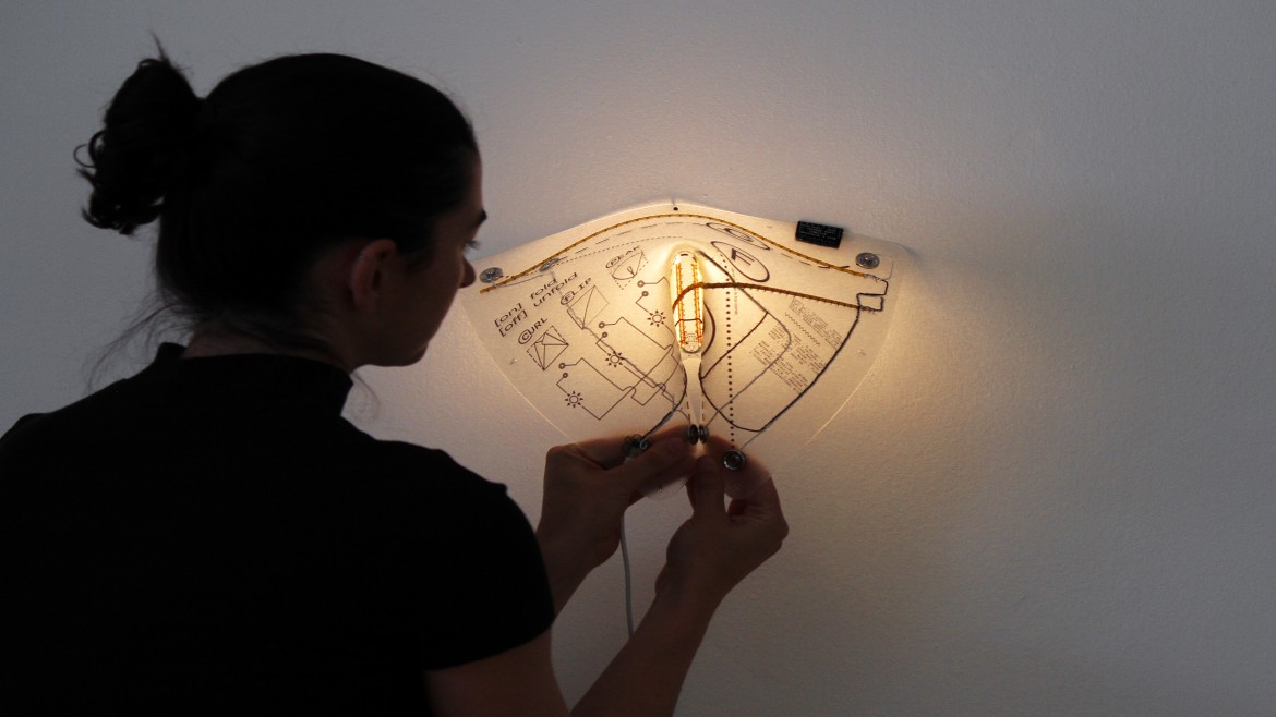 Bild zeigt eine Lampe von Studierende Johanna Hoepfl 