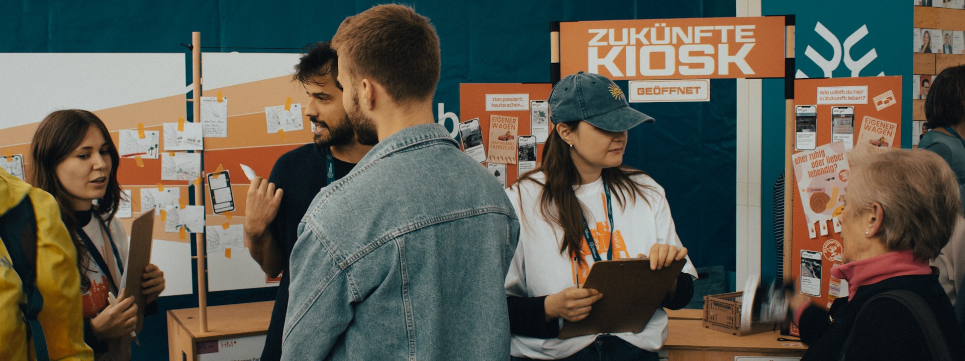 Bild zeigt Menschen auf 