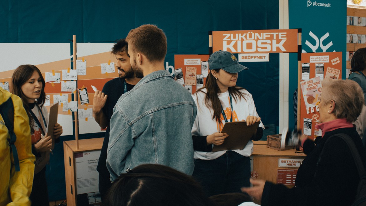 Bild zeigt Menschen auf 