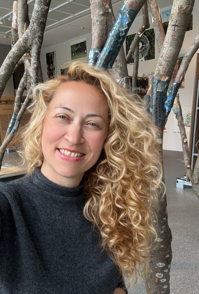 Bild zeigt Portrait von Magdalena Ilieva, Alumna und Professorin