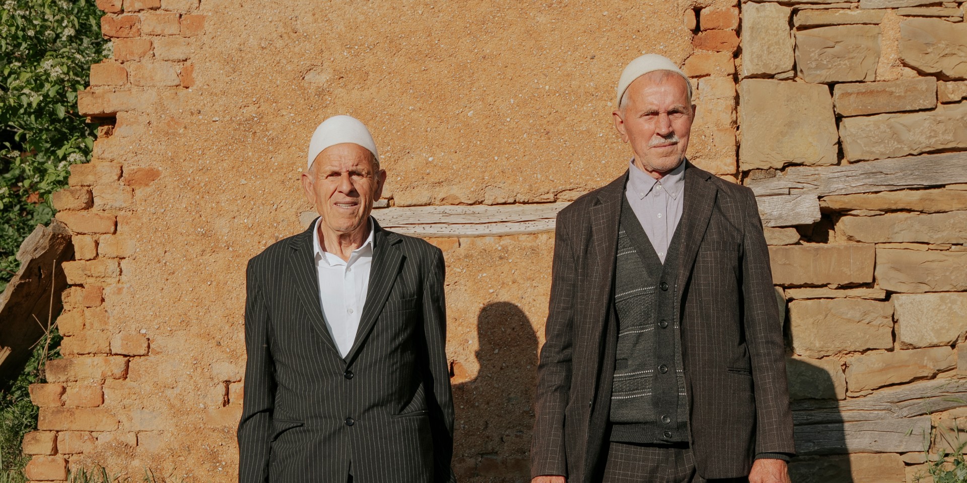 Foto zeigt zwei ältere Herren