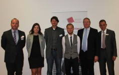 Die Referenten (Dr. Henning Brauer, Thomas P. Illes, Helge Grammerstorf), Moderatoren (Jacqueline Dzeyk, Matthias Winter) und der Mentor, Prof. Dr. Greischel, nach einer gelungenen Auftaktveranstaltung des Master Forum Tourismus