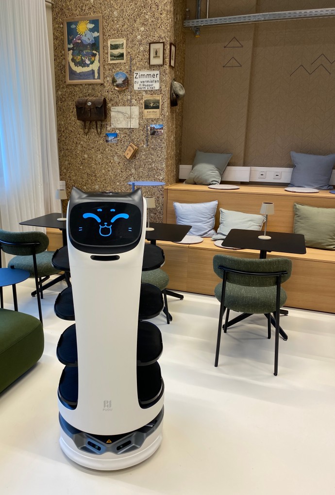 Service-Roboter im bayerischen Gastgewerbe: Forschungsprojekt unter der Leitung von Prof. Dr. Simon Werther, Fakultät für Tourismus. 