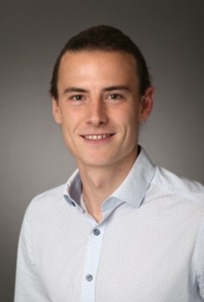 Portrait von Simon Knauer
