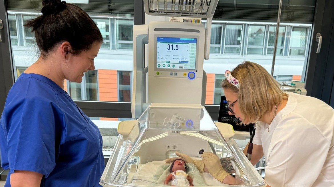 Innovativer Pflege-Studiengang mit einem modernen Pflegelabor und Hightech-Puppen